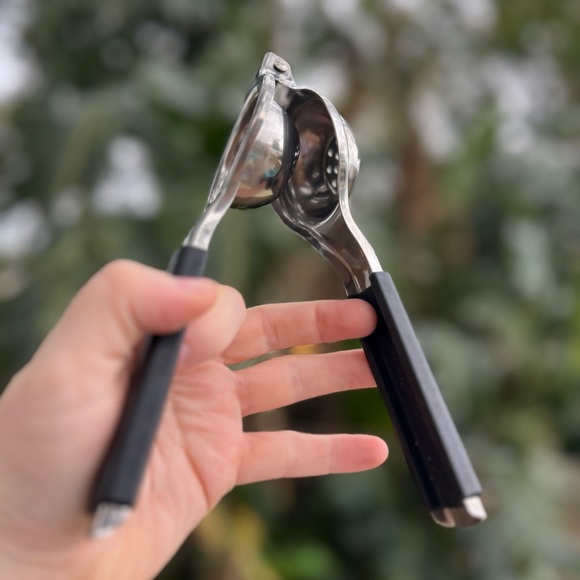 IKEA SYLVASS Lemon Squeezer - Durable Stainless Steel with Ergonomic Grip - Picture 10 of 14